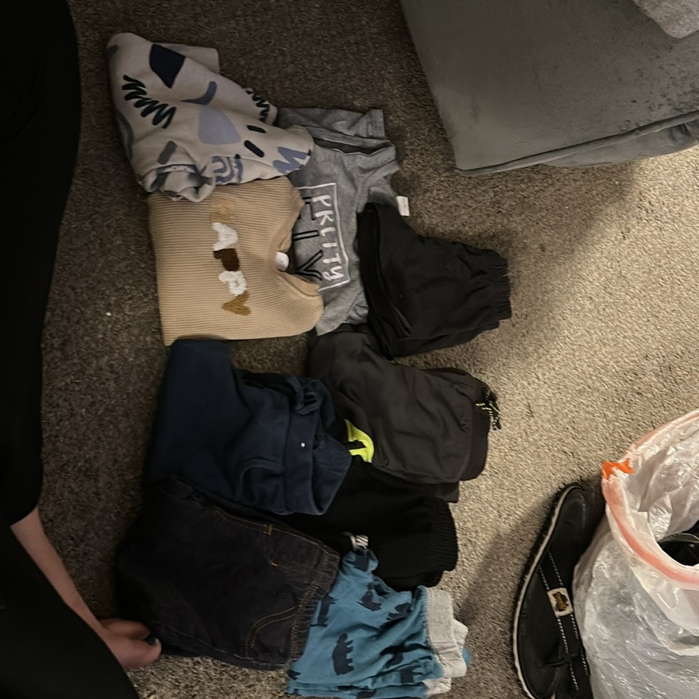 Bundle of boys clothes - Picture 2 of 2